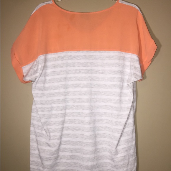 🛍🍑Faded Glory Two-toned High Low Shirt🍑 - Picture 3 of 3